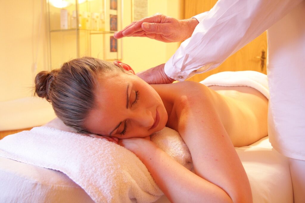 spa med hende som gave