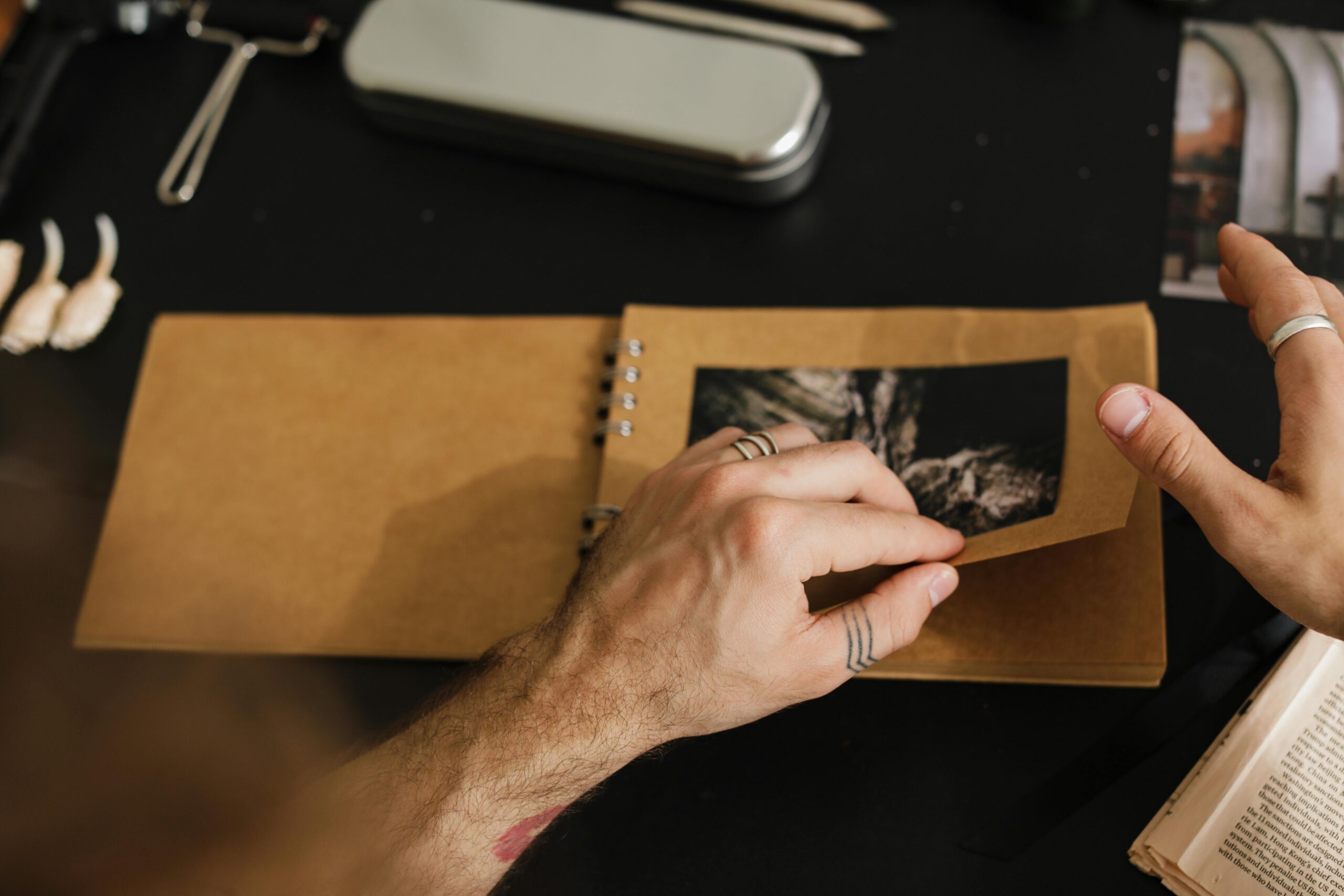 Mindebog som gave til ham der har alt